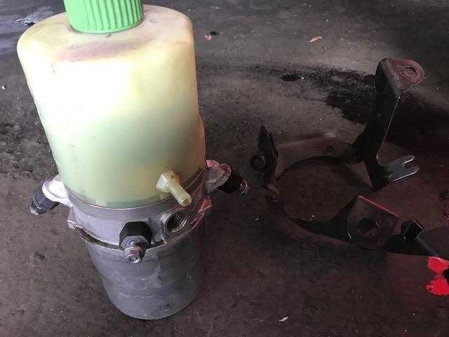 フォルクスワーゲン　ポロ　ハンドル操作時異音　ポンプ交換　日光市