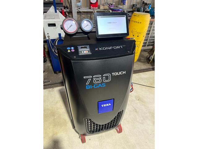 ＴＥＸＡ　７８０ＢＩ－ＧＡＳ完備。新型車のエアコンガスにも対応し、安心のメンテナンスを実現します。