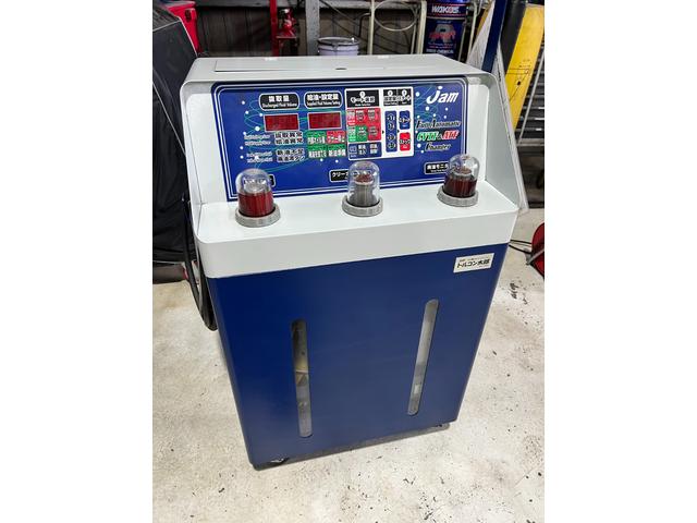 トルコン太朗を導入し、ＡＴＦ交換も高精度に対応。お車を最適な状態へ保ちます。