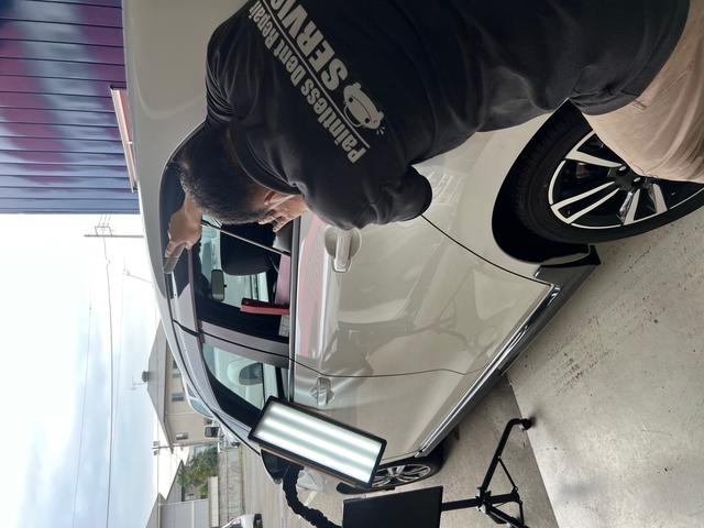 デントリペアで小さなへこみから雹被害まで対応。塗装せず愛車を美しく修復します。