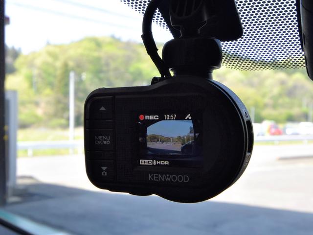 2018年4月21日　トヨタ プリウスPHV S　GR-SPORT コーテイング「ダイヤモンドキーパー」とナビ、ドライブレコーダー取付