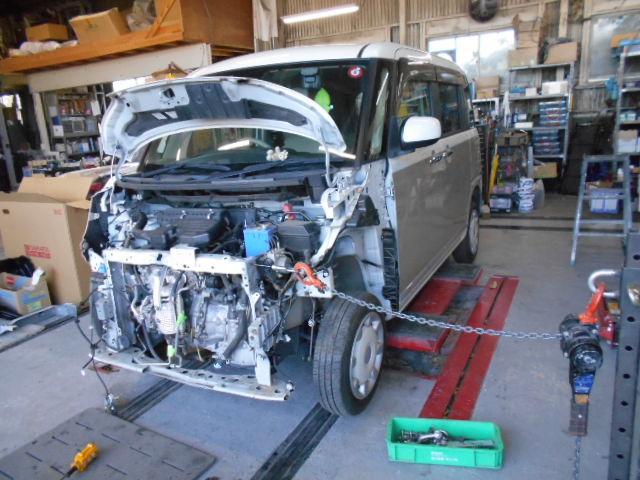 ダイハツ ムーヴキャンバス　フロント板金塗装　群馬県　前橋市　車の事ならタカミザワモータース