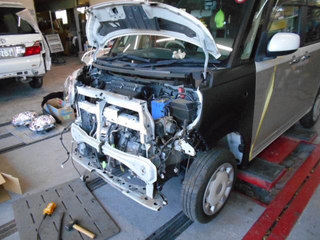 ダイハツ ムーヴキャンバス　フロント板金塗装　群馬県　前橋市　車の事ならタカミザワモータース