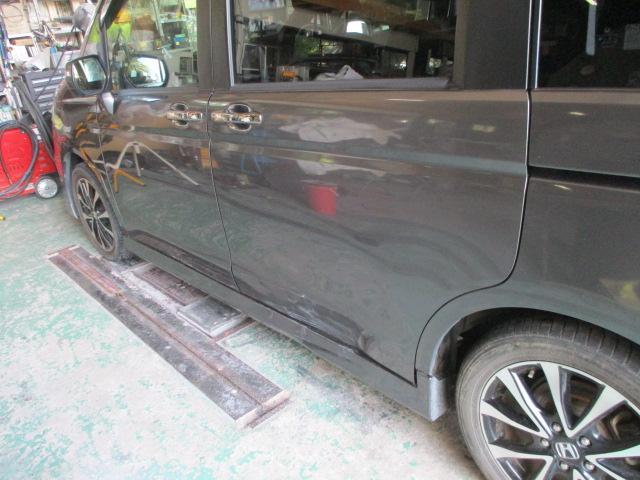 ホンダ　ステップワゴンスパーダ　左スライドドア板金塗装　群馬県　前橋市　車の事ならタカミザワモータース