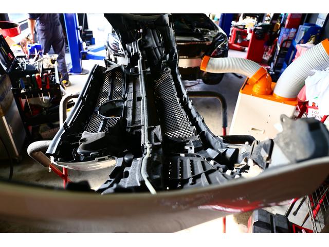 メルセデスベンツワゴン　C200　S205　フロントグリル交換