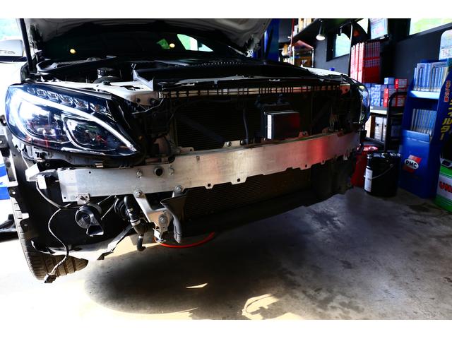 メルセデスベンツワゴン　C200　S205　フロントグリル交換