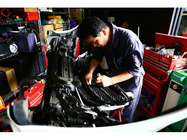 メルセデスベンツワゴン　C200　S205　フロントグリル交換