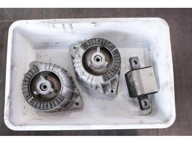 メルセデスベンツ　MercedesBenz　Eクラス　W212　車検　エンジンマウント　ミッションマウント　交換　持込部品　群馬　高崎