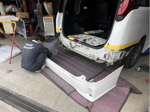 トヨタ　Toyota　アルファード　リアバンパー　交換　保険修理　フロントフォググリル　交換　自費　修理　群馬　高崎