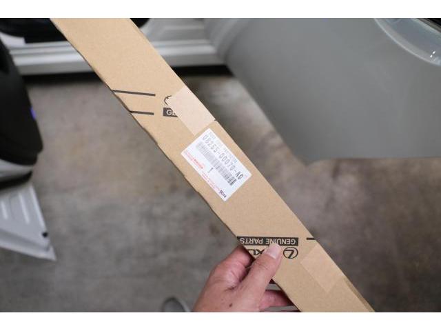 トヨタ　プリウス　持ち込み純正ドルフィンアンテナ＆純正ドアエッジモール交換　30プリウス　トヨタ純正品　群馬県　高崎市　株式会社BLAZE