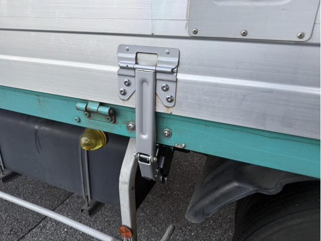 日野　ヒノ　レンジャー　ウイング車　トラック　箱車　アオリバランサー　交換　千葉　現地作業　群馬　高崎