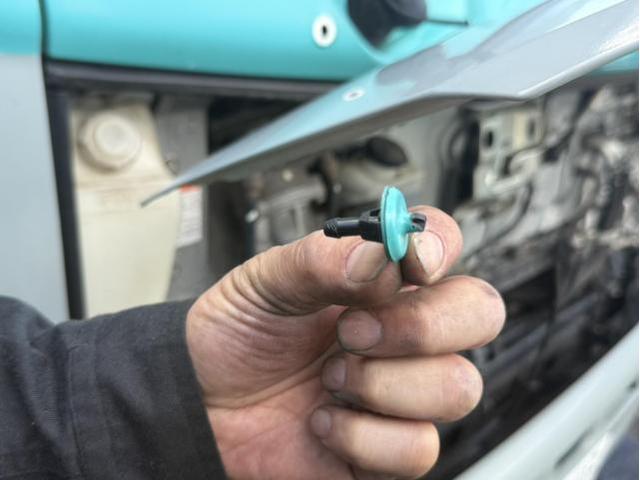 日野　ヒノ　レンジャー　ウイング車　トラック　箱車　アオリバランサー　交換　千葉　現地作業　群馬　高崎