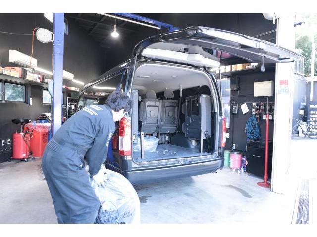 TOYOTA　ハイエース　ワゴン　GL  TRH214W　スタッドレスタイヤ　組み替え　冬タイヤ　冬準備　株式会社BLAZE