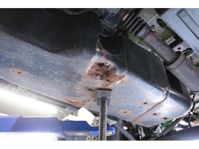 JEEP　ラングラー　燃料タンクガード交換　ヘコミ　破損　株式会社BLAZE