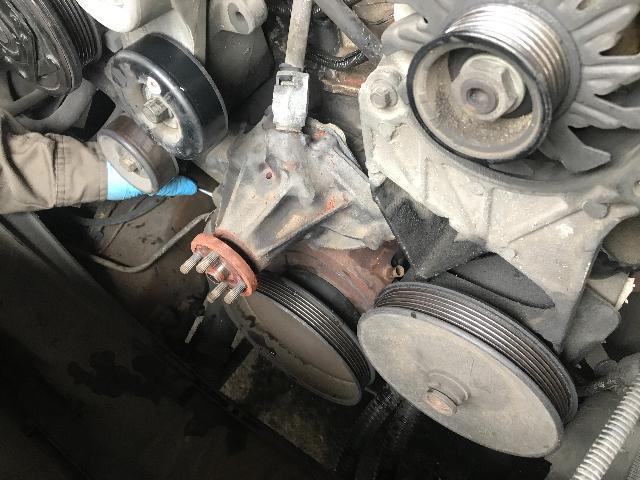 C1500 アメ車 ウォーターポンプ オルタネーター交換 グーネットピット C1500 アメ車 ウォーターポンプ オルタネーター交換 グーネットピット