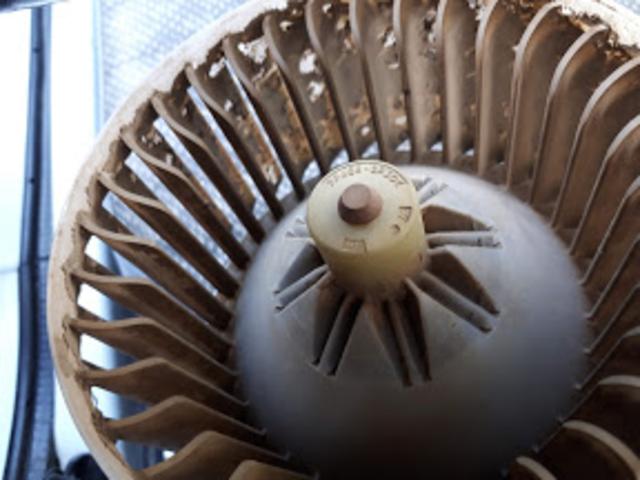 ダイハツハイゼットエアコンファン清掃