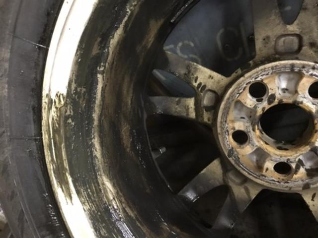 【「車検整備」トヨタ　プリウス（ZVW30）　機関だけでなく内装・外装のメンテナンスも！】～【栃木県鹿沼市・宇都宮市「ガレージ　シースワロー」作業メニュー～