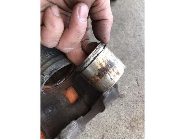 【作業メニュー：「ブレーキパッド・キャリパーインナーキット交換　フィットRS（GK5）】～栃木県鹿沼市・宇都宮市「ガレージ　シースワロー」～