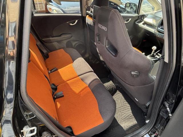 【作業メニュー：「外装の鏡面磨き・内装クリーニング」ホンダ　フィットRS（GE8）ブラック】～栃木県宇都宮市・鹿沼市ガレージ　シースワロー～