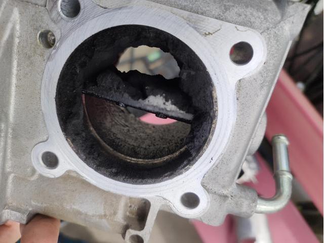 アテンザワゴン　EGR流量不足によるエンジンチェックランプ点灯　煤、カーボン洗浄