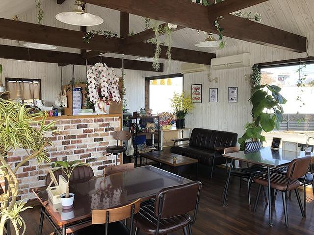女性でも入りやすいように店内はカフェのようなとっても居心地の良い空間となっています♪♪
