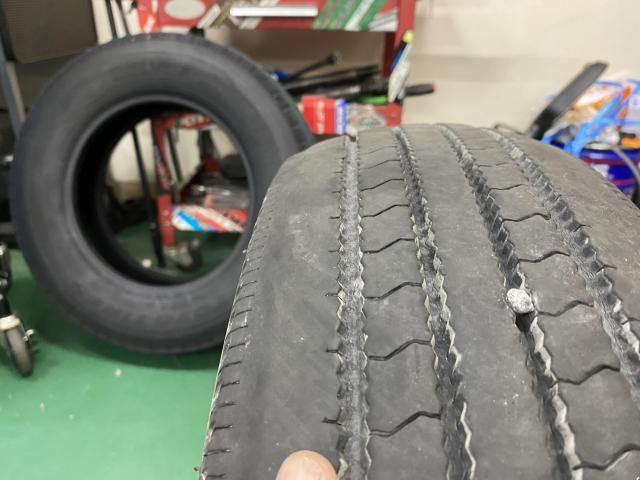 デュトロのフロントタイヤを交換しました