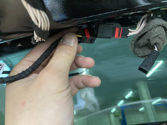シャランのリアダンパー交換を交換しました