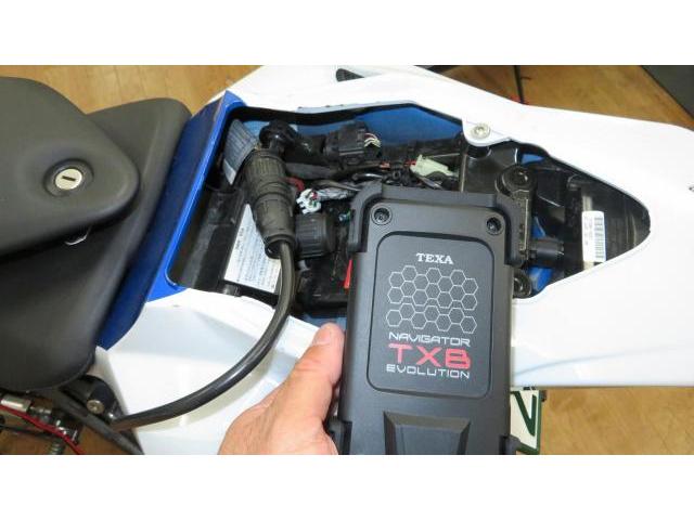 BMW S1000RR メンテナンスリセット作業　S1000RR診断機メンテナンスサービス
