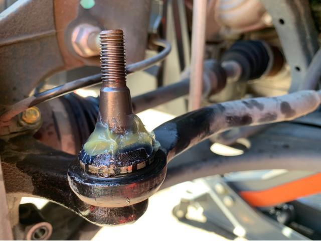 日産　ノート　タイロットエンドブーツ＆ロアブーツ交換