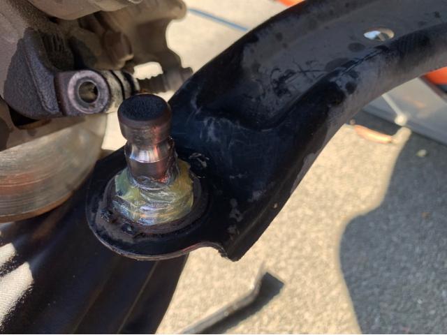 日産　ノート　タイロットエンドブーツ＆ロアブーツ交換