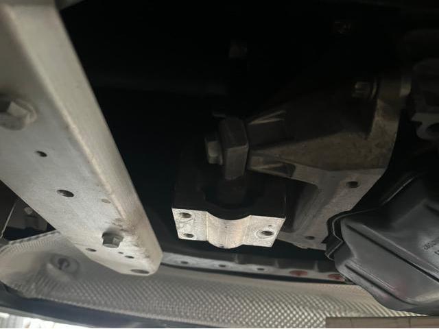 ベンツ　Eクラス　W212 エンジンマウント&ミッションマウント交換　キーレスゴー作動不良