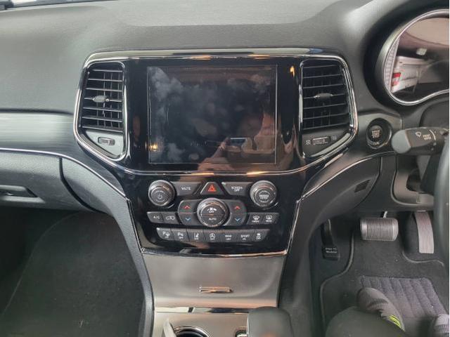 Jeep・チェロキー　ナビ液晶タッチ不良　気泡入り　ゴーストタッチ