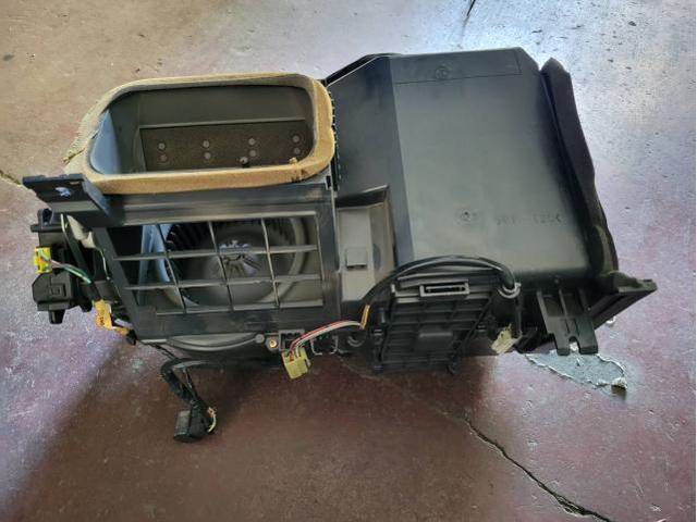 スバル・レガシィ　エアコン　ガス詰まり修理　ガス漏れ修理