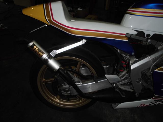 ホンダ NSR シートカウル交換 山武市、松尾、横芝光町、東金 ホンダ NSR シートカウル交換 山武市、松尾、横芝光町、東金