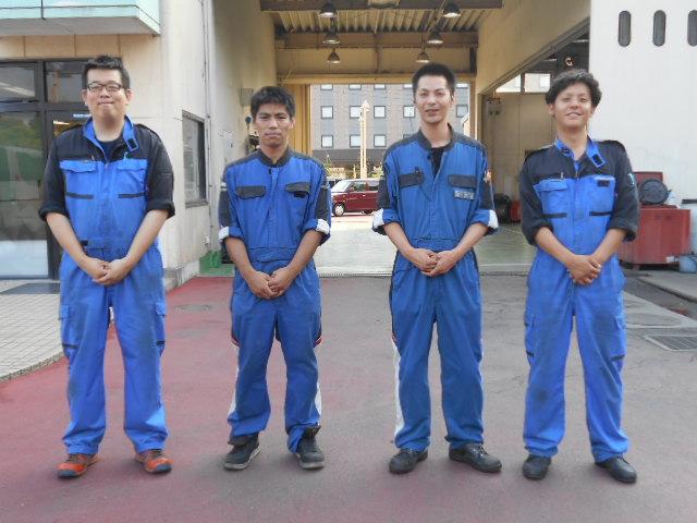 明るいスタッフが、笑顔でお待ちしております♪