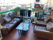 ツチヤ自動車株式会社　本社市川　店内