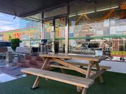 ツチヤ自動車株式会社　本社市川　店内