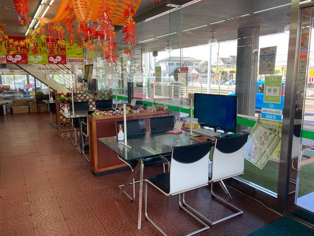ツチヤ自動車株式会社　本社市川　店内