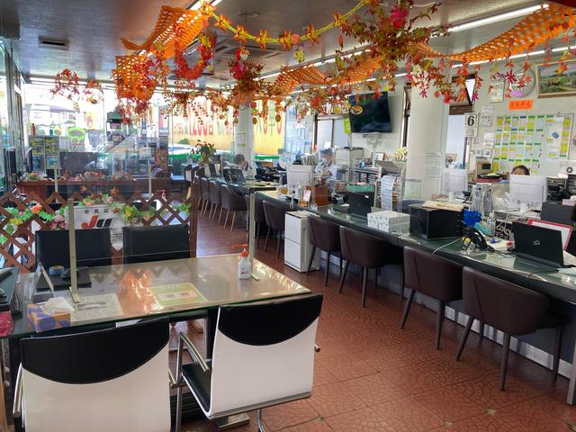 ツチヤ自動車株式会社　本社市川　店内