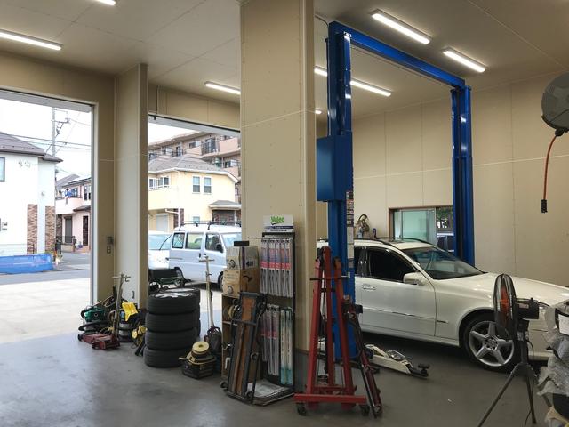 工場リフト完備！車検整備はお任せください。