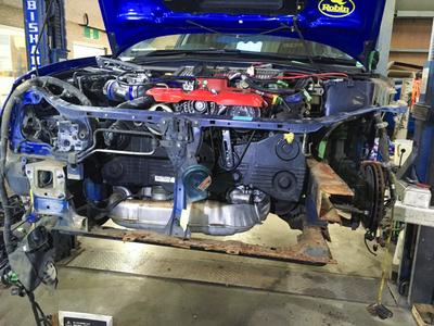 鈑金:あなたの愛車を美しく修復します