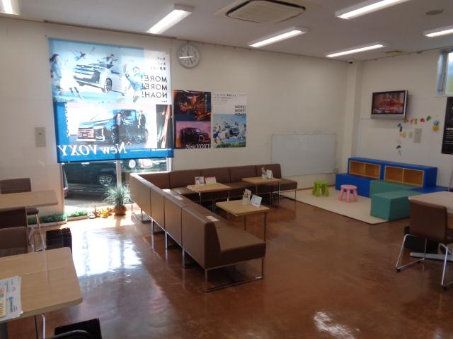 トヨタモビリティ東京(株)U-Car八王子店(4枚目)