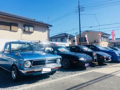 多くの旧車、スポーツカー展示中！