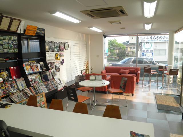 ショールーム併設、作業完了までゆっくりティータイム。