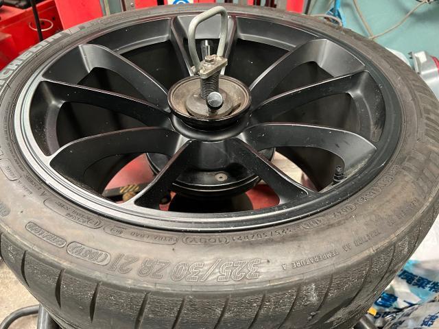 ポルシェGT3　GT3/RS　センターロック　325/30R21　ミシュラン　Pilot Sprots Cup2　21インチ タイヤ交換