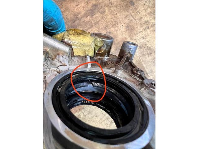 ポルシェ　９１１　991　PDK修理　シャフトシール　ブリーザーバルブオイル漏れ　内部オイル漏れ　分解修理