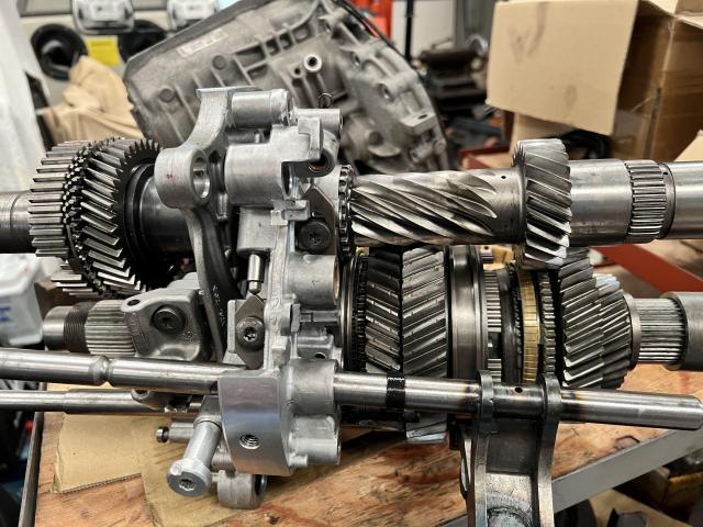 ポルシェ　９１１　991　PDK修理　シャフトシール　ブリーザーバルブオイル漏れ　内部オイル漏れ　分解修理