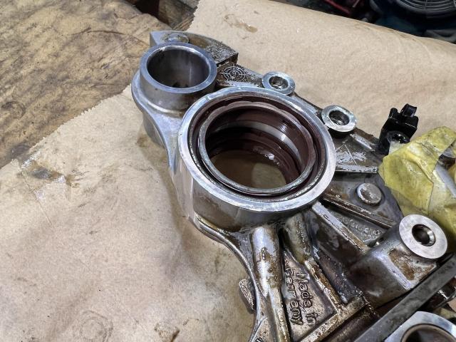 ポルシェ　９１１　991　PDK修理　シャフトシール　ブリーザーバルブオイル漏れ　内部オイル漏れ　分解修理