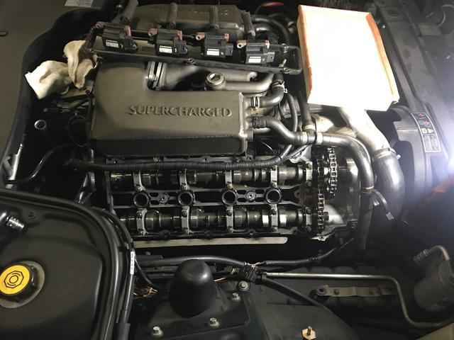 ジャガーXJ X308 エンジンオイル漏れ 修理 カムカバー プラグホール ボルトシール全交換|グーネットピット ジャガーXJ X308 エンジンオイル漏れ 修理 カムカバー プラグホール ボルトシール全交換|グーネットピット