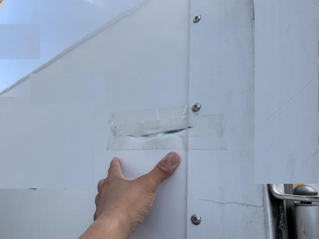 冷凍冷蔵車 荷台鈑金修理 FRP補修